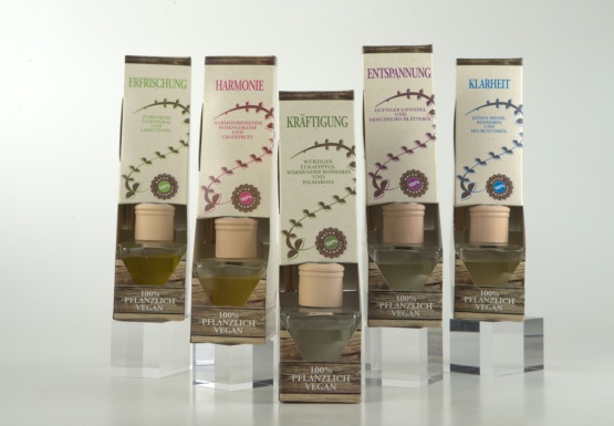 5 Sorten Aromadiffuser mit &auml;therischen &Ouml;len in 4eck Flaschen in beiger Verpackung